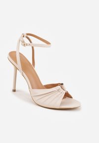Born2be - Jasnobeżowe Sandały na Szpilce VICES z Marszczeniem i Metaliczną Aplikacją Nemenoe. Okazja: na wesele, na co dzień, na ślub cywilny. Zapięcie: pasek. Kolor: beżowy. Wzór: aplikacja. Obcas: na szpilce. Styl: casual, klasyczny, elegancki #5
