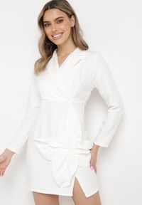 Born2be - Biała Marynarkowa Sukienka Mini z Kopertową Górą Nivrade. Kolor: biały. Typ sukienki: kopertowe. Długość: mini #6