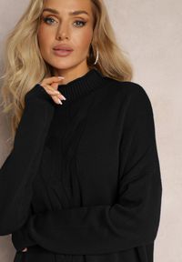 Renee - Czarny Sweter z Golfem Oversize z Ozdobnym Splotem i Wiskozą Varela. Typ kołnierza: golf. Kolor: czarny. Materiał: wiskoza. Wzór: ze splotem. Sezon: zima #5