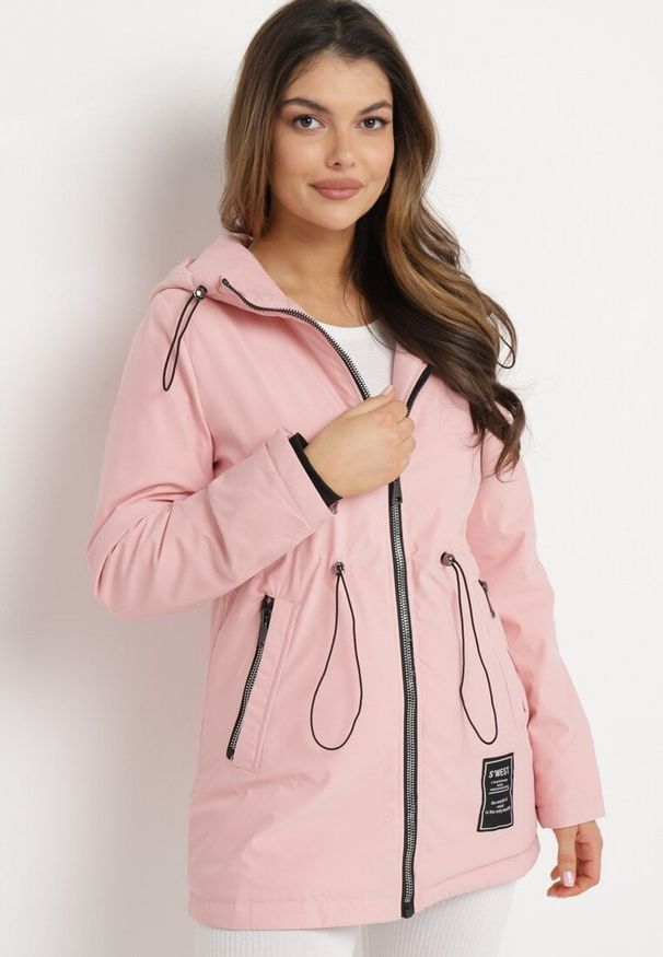 Born2be - Różowa Kurtka Parka z Kapturem i Ściągaczami w Pasie Arilira. Typ kołnierza: kaptur. Kolor: różowy. Styl: klasyczny