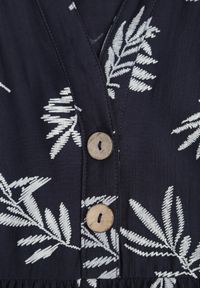 Renee - Niebieska Wiskozowa Sukienka o Rozkloszowanym Kroju z Guzikami przy Dekolcie Seave. Okazja: na co dzień. Kolor: niebieski. Materiał: wiskoza. Wzór: nadruk. Typ sukienki: rozkloszowane, oversize. Styl: boho, casual #6