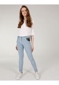 Unisono - SPODNIE Z LAMPASAMI 221-97540 JEANS. Materiał: jeans