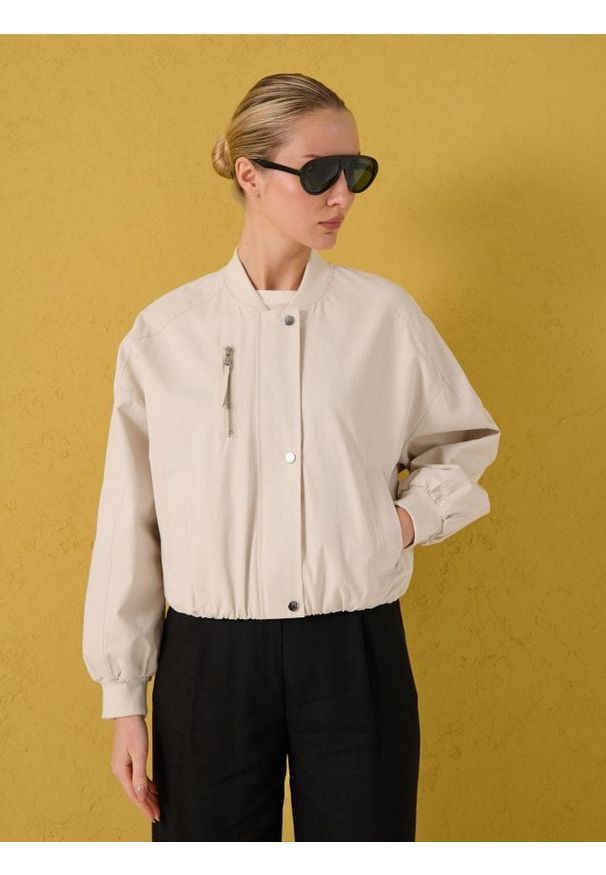 Sinsay - Kurtka bomber z kieszenią piersiową - kremowy. Kolor: kremowy
