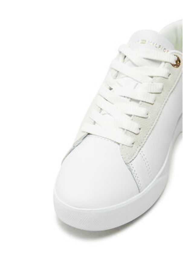 TOMMY HILFIGER - Tommy Hilfiger Sneakersy Chic Court Sneaker FW0FW08382 Biały. Kolor: biały. Materiał: skóra