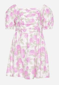 Born2be - Różowa Bawełniana Sukienka w Kwiatowy Print z Bufiastymi Rękawami Flospia. Okazja: na co dzień. Kolor: różowy. Materiał: bawełna. Długość rękawa: krótki rękaw. Wzór: nadruk, kwiaty. Typ sukienki: proste. Styl: casual #1