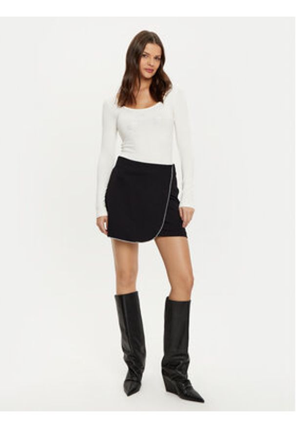 Guess Body W5RP00 K68D2 Écru Slim Fit. Materiał: wiskoza