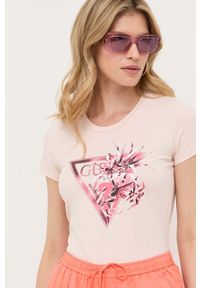 Guess t-shirt damski kolor różowy. Kolor: różowy. Materiał: bawełna. Długość rękawa: krótki rękaw. Długość: krótkie. Styl: klasyczny