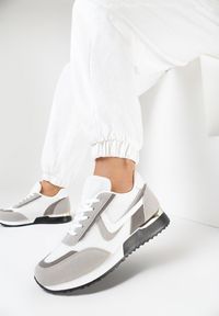 Born2be - Białe Sneakersy Lametai. Nosek buta: okrągły. Zapięcie: sznurówki. Kolor: biały. Materiał: materiał, jeans, syntetyk, skóra ekologiczna, nubuk. Wzór: aplikacja. Obcas: na platformie