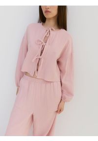 Reserved - Muślinowa bluzka z wiązaniami - pastelowy róż. Kolor: różowy. Materiał: bawełna. Długość: krótkie