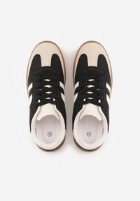 Renee - Czarno-Beżowe Casualowe Sneakersy na Płaskiej Podeszwie z Paskami Jereria. Okazja: na co dzień. Zapięcie: pasek. Kolor: czarny. Materiał: jeans. Obcas: na płaskiej podeszwie #9