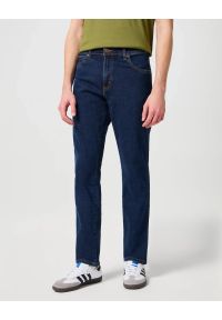 Wrangler - WRANGLER TEXAS SLIM MĘSKIE SPODNIE JEANSOWE CROSS GAME W12S8311U 112126497. Stan: podwyższony