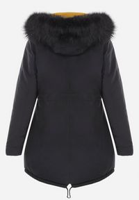 Born2be - Czarno-Żółta Kurtka Dwustronna Pikowana z Kapturem z Futerkiem Amerina. Okazja: na co dzień, na spacer. Typ kołnierza: kaptur. Kolor: czarny. Materiał: futro. Długość rękawa: długi rękaw. Długość: długie. Styl: klasyczny, casual #2