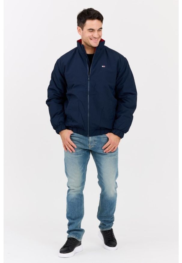 Tommy Jeans - TOMMY JEANS Granatowa męska kurtka przejściowa z drobnym logo, Rozmiar M. Kolor: niebieski. Materiał: poliamid. Wzór: bez wzorów
