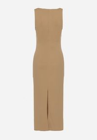 Born2be - Beżowa Dopasowana Sukienka z Wiskozą Ozdobiona Marszczeniem Siloria. Okazja: na co dzień. Typ kołnierza: dekolt w kształcie V. Kolor: beżowy. Materiał: wiskoza. Wzór: aplikacja. Sezon: lato. Typ sukienki: proste. Styl: casual, elegancki #2