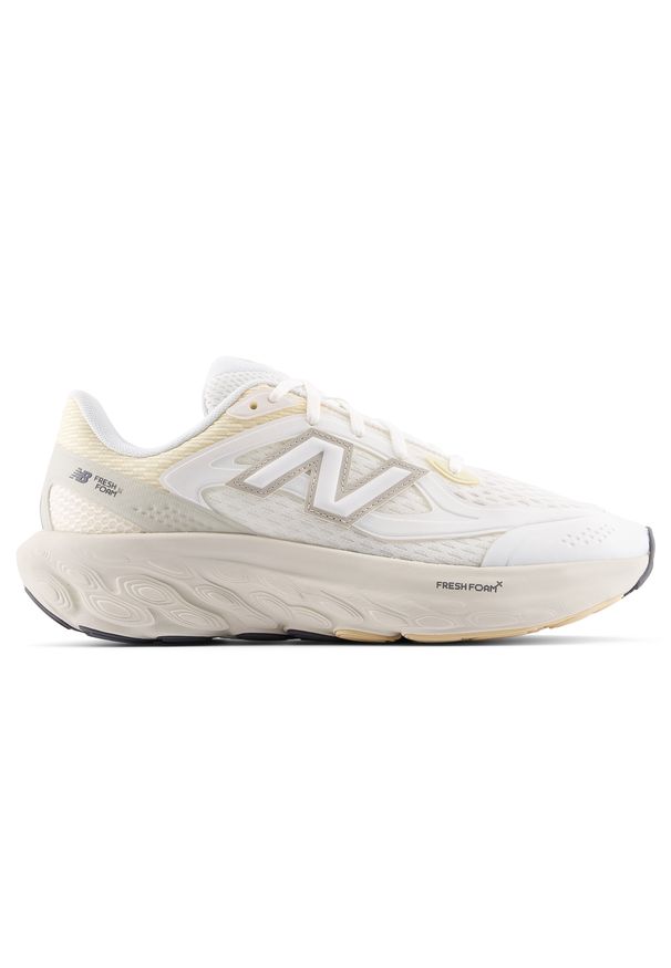 Buty damskie New Balance UTRNEA – beżowe. Okazja: na co dzień, na spacer. Kolor: beżowy. Materiał: materiał, syntetyk. Szerokość cholewki: normalna. Sport: turystyka piesza