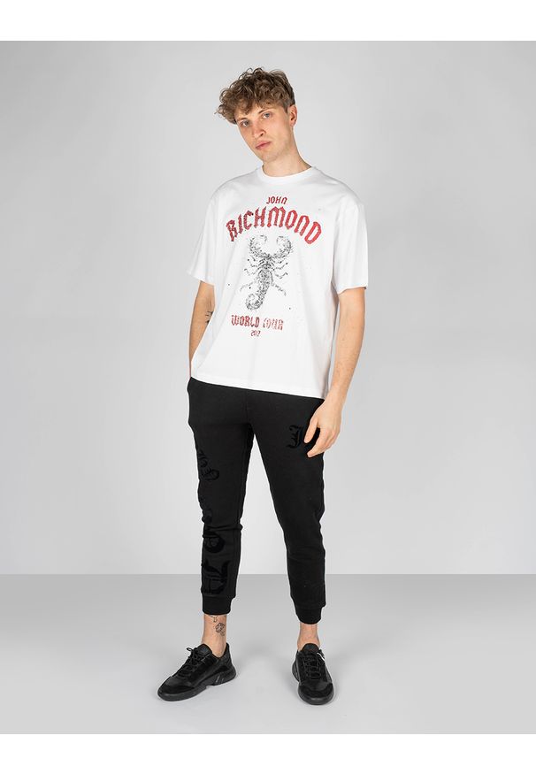 John Richmond T-Shirt "Ebrumi". Okazja: na co dzień. Materiał: bawełna. Długość rękawa: krótki rękaw. Długość: krótkie. Wzór: nadruk. Styl: casual