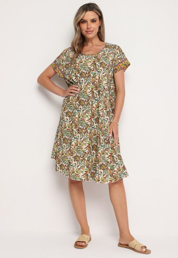 Born2be - Beżowo-Zielona Wiskozowa Sukienka Rozkloszowana we Wzór Paisley Mastis. Kolor: beżowy. Materiał: wiskoza. Wzór: paisley