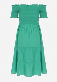 Renee - Zielona Letnia Sukienka z Bawełny o Fasonie Hiszpanki z Rozkloszowanymi Falbanami Lorania. Okazja: na co dzień. Typ kołnierza: dekolt hiszpanka. Kolor: zielony. Materiał: bawełna. Wzór: aplikacja. Sezon: lato. Styl: casual, elegancki #2