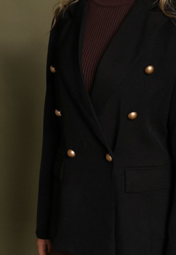 Born2be - Czarna Marynarka Dwurzędowa z Usztywnionymi Ramionami Clamira. Okazja: na co dzień. Kolor: czarny. Materiał: poliester, jeans. Styl: casual