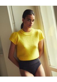 VICHER - Żółty sweter z wełny HAIKU. Kolor: żółty. Materiał: wełna