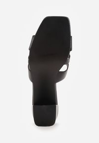 Born2be - Czarne Klapki na Słupku z Kwadratowym Noskiem i Metaliczną Aplikacją Sivrinah. Okazja: na co dzień. Kolor: czarny. Materiał: jeans. Wzór: aplikacja. Sezon: lato. Obcas: na słupku. Styl: casual, elegancki, klasyczny #3