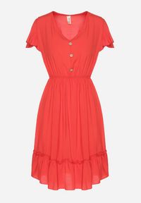 Born2be - Czerwona Rozkloszowana Bawełniana Sukienka z Guzikami i Falbanami Natinema. Okazja: na co dzień. Typ kołnierza: dekolt w serek. Kolor: czerwony. Materiał: bawełna. Sezon: lato. Styl: casual #6