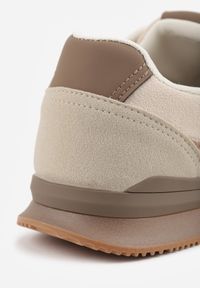 Born2be - Beżowe Sneakersy Ozdobione Geometrycznym Motywem Sameen. Okazja: na co dzień, na spacer. Kolor: beżowy. Materiał: jeans. Wzór: aplikacja, geometria. Sport: turystyka piesza #2