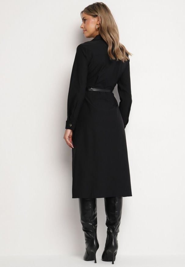 Born2be - Czarna Sukienka o Koszulowym Kroju z Dodatkowym Paskiem i Rozcięciami u Dołu Arinnis. Okazja: na spacer, na co dzień. Kolor: czarny. Długość rękawa: długi rękaw. Typ sukienki: koszulowe. Styl: casual, klasyczny