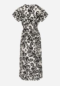 Renee - Czarna Taliowana Sukienka z Wiskozy z Kopertowym Dekoltem Jynaela. Typ kołnierza: dekolt kopertowy. Kolor: czarny. Materiał: wiskoza. Wzór: nadruk. Typ sukienki: kopertowe. Styl: boho #4