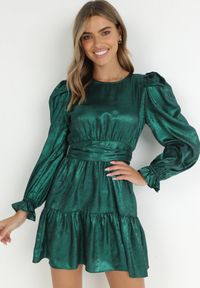 Born2be - Zielona Sukienka Metaliczna z Bufiastym Rękawem Havo. Kolor: zielony. Materiał: tkanina. Sezon: zima #1