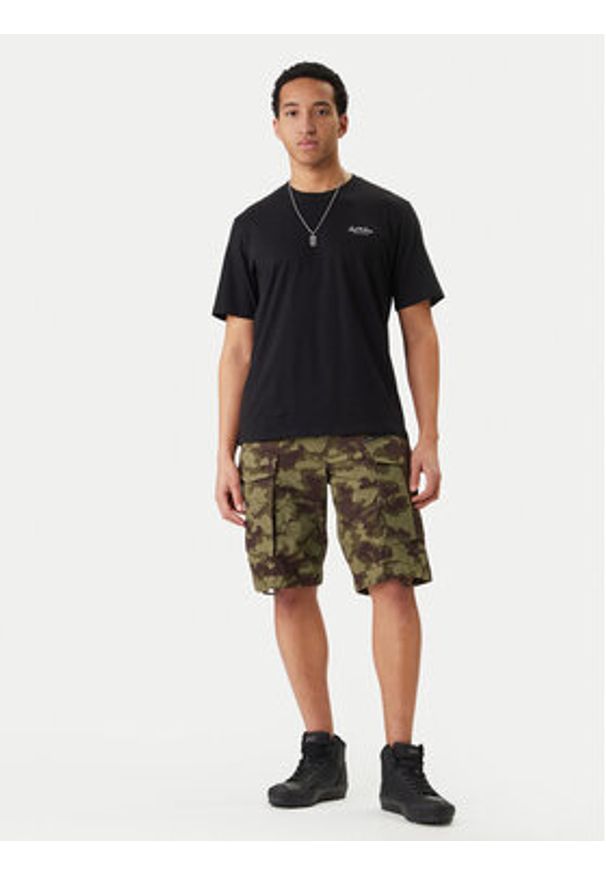 G-Star RAW - G-Star Raw Szorty materiałowe Rovic D08566-D553 Zielony Relaxed Fit. Kolor: zielony. Materiał: bawełna