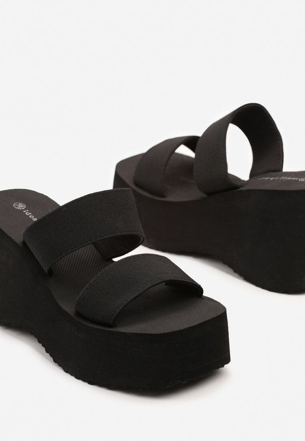 Renee - Czarne Basicowe Klapki na Koturnie Panilia. Okazja: na co dzień. Kolor: czarny. Materiał: jeans. Sezon: lato. Obcas: na koturnie. Styl: casual