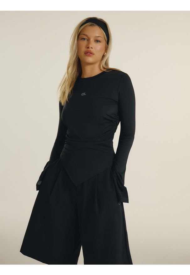 4f - 4F Longsleeve slim z marszczeniem damski 4F x Anna Lewandowska - czarny M. Okazja: na co dzień. Kolor: czarny. Materiał: dzianina. Długość rękawa: długi rękaw. Styl: casual