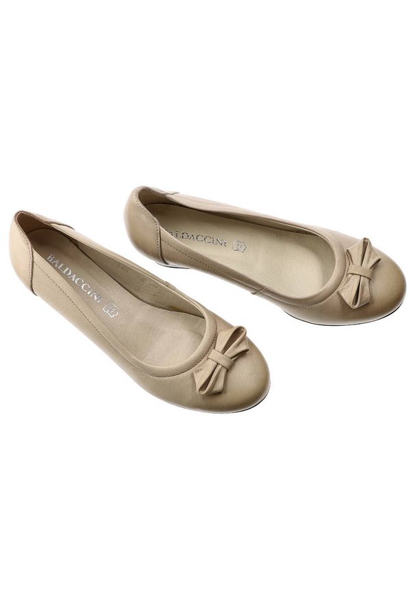 Beżowe Półbuty Baldaccini Skórzane Buty Damskie. Okazja: na spotkanie biznesowe, na co dzień, na spacer, do pracy. Zapięcie: bez zapięcia. Kolor: beżowy. Materiał: skóra. Szerokość cholewki: normalna. Sezon: lato. Obcas: na koturnie. Styl: biznesowy, casual, elegancki