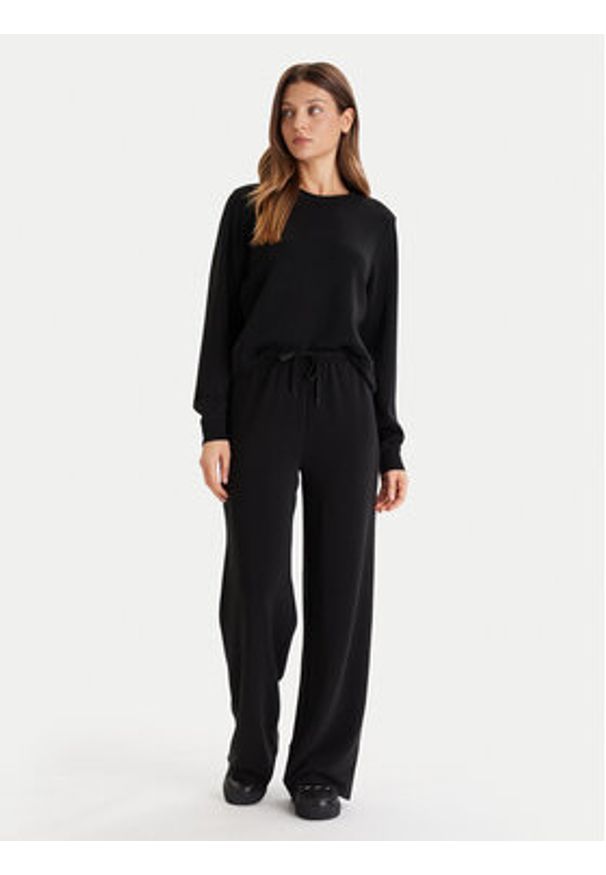 only - ONLY Spodnie dresowe Maya 15361169 Czarny Regular Fit. Kolor: czarny. Materiał: syntetyk