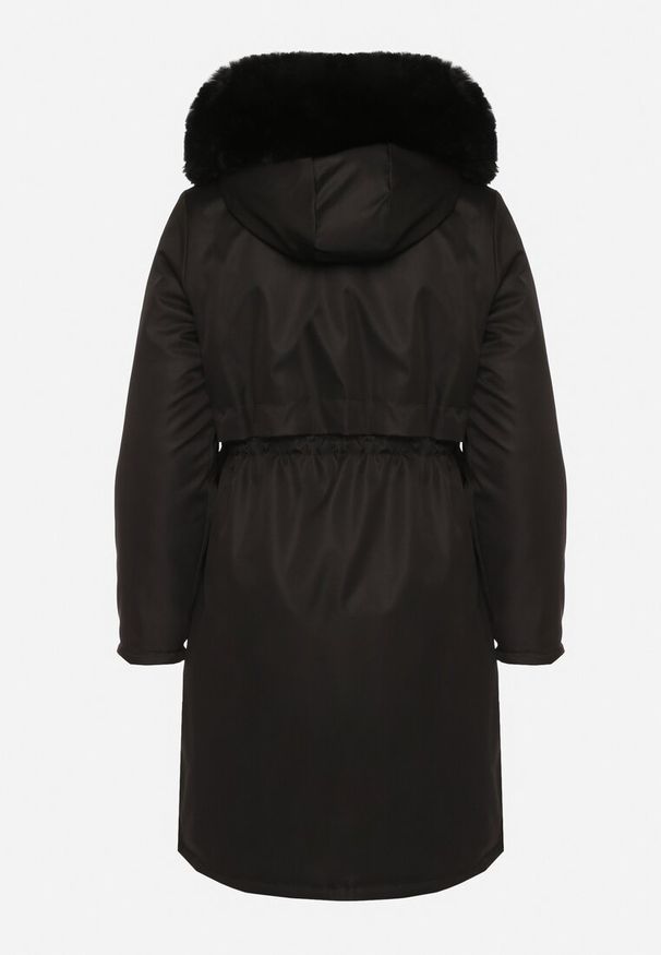 Born2be - Czarna Klasyczna Kurtka Parka z Kapturem z Futerkiem Essoria. Okazja: na co dzień, na spacer. Typ kołnierza: kaptur. Kolekcja: plus size. Kolor: czarny. Materiał: futro. Długość: długie. Styl: klasyczny