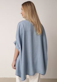 Born2be - Jasnoniebieska Nietoperzowa Koszula Oversize z Wiskozą z Rękawami 3/4 Mathei. Okazja: na co dzień. Typ kołnierza: kołnierzyk klasyczny. Kolor: niebieski. Materiał: wiskoza. Wzór: gładki. Sezon: lato. Styl: casual, klasyczny #6