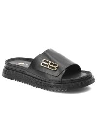 Czarne Klapki Armodo Modne Wsuwane Obuwie Damskie. Okazja: na co dzień. Kolor: czarny. Materiał: materiał. Wzór: aplikacja. Sezon: lato. Styl: casual, klasyczny, elegancki