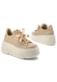 Sneakersy damskie Karino, platformowa podeszwa sznurowanie ozdobne wstążki masywna forma miękka wyściółka, beżowe, 5829/022-P. Zapięcie: sznurówki. Kolor: beżowy. Materiał: jeans, skóra. Obcas: na platformie. Styl: elegancki, klasyczny, sportowy #7