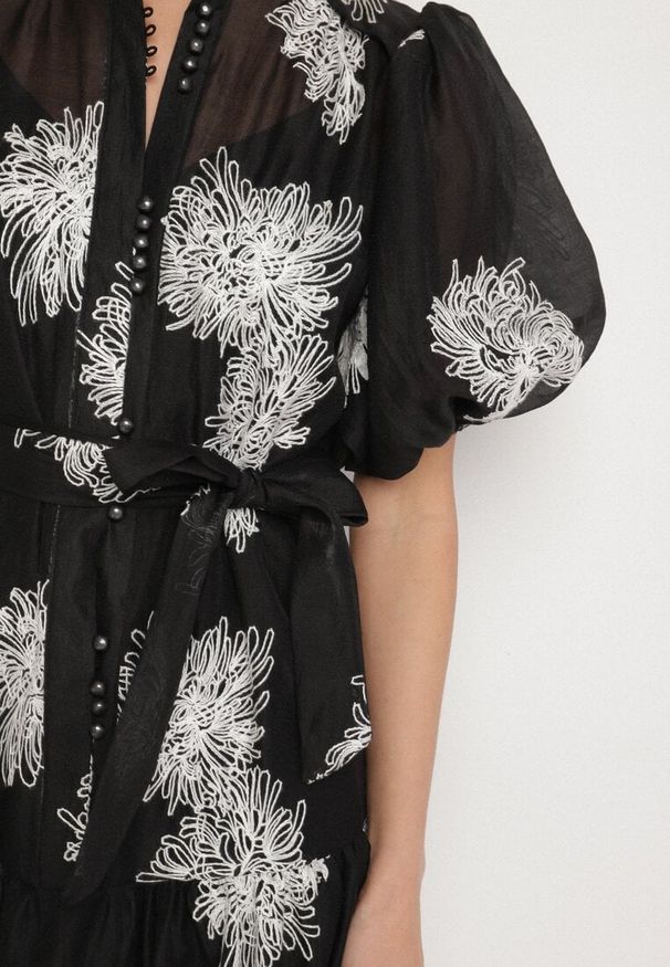 Born2be - Czarna Koszulowa Przezroczysta Sukienka z Bawełną Haftami i Paskiem Lirulira. Okazja: na co dzień. Kolor: czarny. Materiał: bawełna. Wzór: haft. Sezon: lato. Typ sukienki: koszulowe. Styl: elegancki, casual