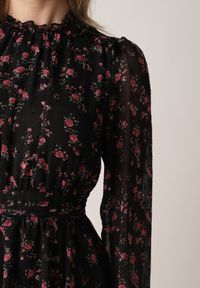 Born2be - Czarna Rozkloszowana Sukienka w Kwiaty i Kropki z Transparentnymi Rękawami Edinella. Okazja: na co dzień. Kolor: czarny. Materiał: poliester, zamsz. Wzór: kwiaty, kropki. Styl: casual #3