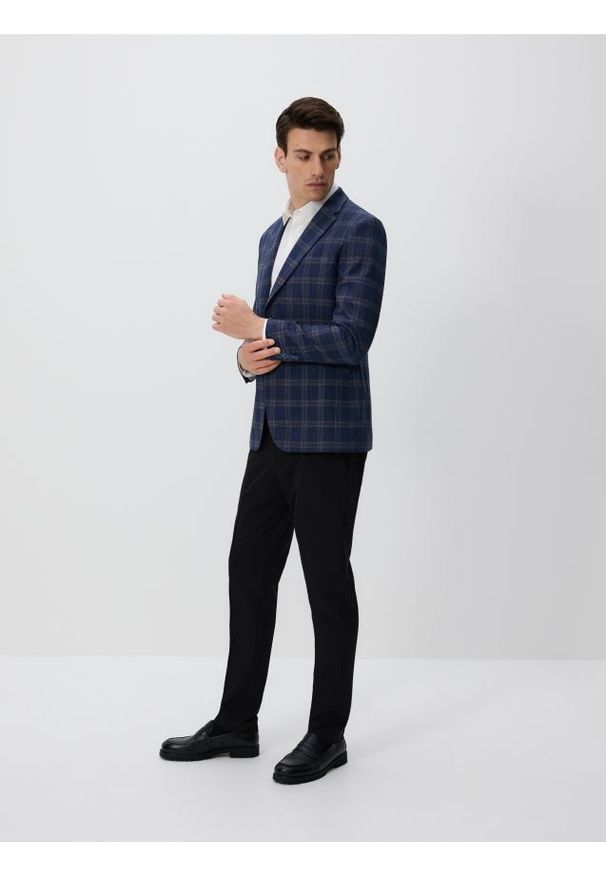 Reserved - Marynarka slim fit w kratę - granatowy. Kolor: niebieski. Materiał: wiskoza, tkanina