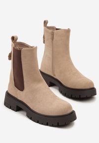 Born2be - Ciemnobeżowe Botki Sztyblety z Metaliczną Aplikacją z Tyłu Naluneia. Okazja: na co dzień. Kolor: beżowy. Materiał: jeans, skóra. Wzór: aplikacja. Styl: casual #4