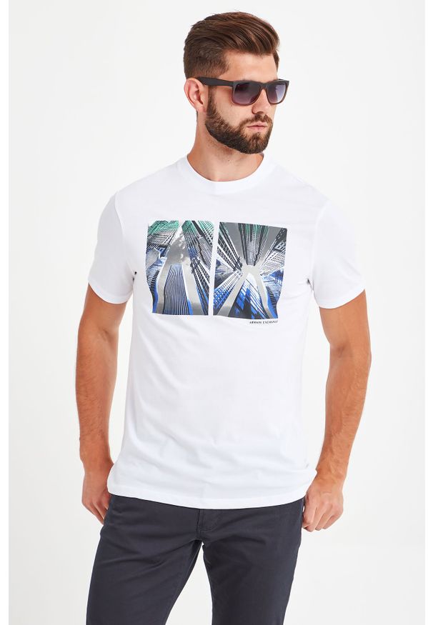 T-shirt Armani Exchange w kolorowe wzory, elegancki