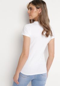 Born2be - Biały T-shirt Koszulka z Bawełny z Metalicznymi Guzikami Cariena. Okazja: na co dzień. Typ kołnierza: dekolt w kształcie V. Kolor: biały. Materiał: bawełna. Styl: casual #6