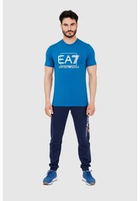 EA7 Emporio Armani - EA7 Niebieski męski t-shirt z dużym logo. Kolor: niebieski