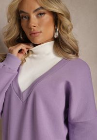 Renee - Jasnofioletowa Bawełniana Bluza z Trójkątnym Dekoltem Hydralia. Typ kołnierza: dekolt w serek. Kolor: fioletowy. Materiał: bawełna. Długość rękawa: długi rękaw. Długość: długie