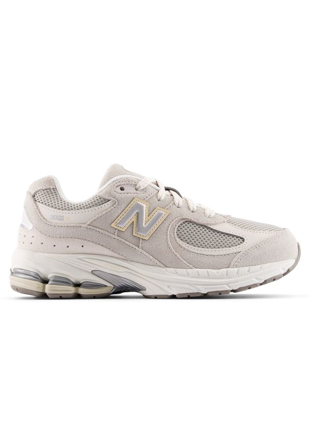Buty dziecięce New Balance GC2002RT – szare. Okazja: na co dzień, na uczelnię. Kolor: szary. Materiał: zamsz, materiał, guma, syntetyk. Szerokość cholewki: normalna. Sport: turystyka piesza