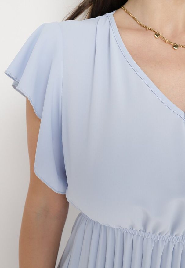 Born2be - Jasnoniebieska Sukienka Rozkloszowana Midi z Plisowanym Dołem Sabara. Okazja: na co dzień. Kolor: niebieski. Materiał: skóra. Styl: casual. Długość: midi