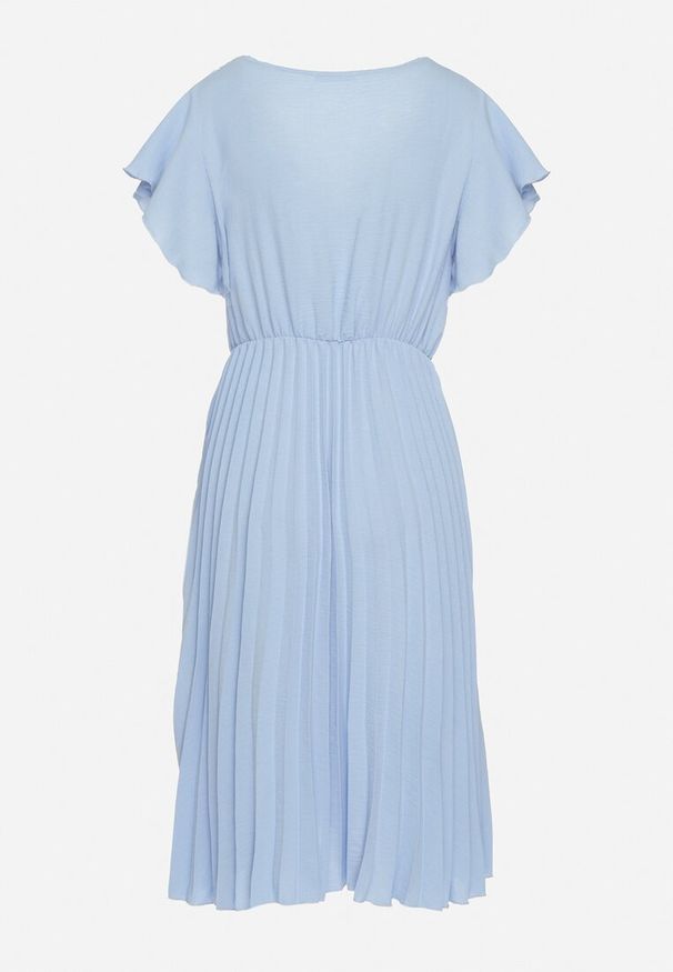 Born2be - Jasnoniebieska Sukienka Plisowana o Rozkloszowanym Fasonie i Trójkątnym Dekolcie Rissara. Okazja: na co dzień, na spotkanie biznesowe. Kolor: niebieski. Materiał: skóra, materiał. Długość rękawa: krótki rękaw. Typ sukienki: plisowane. Styl: biznesowy, casual, elegancki